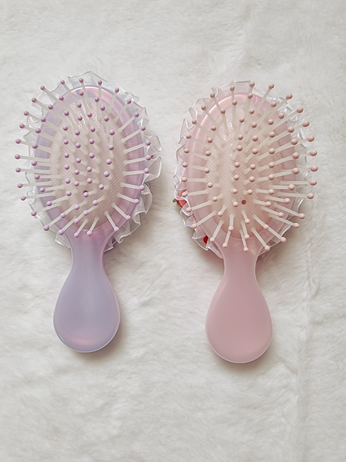 Deco cream with resin character hair brush