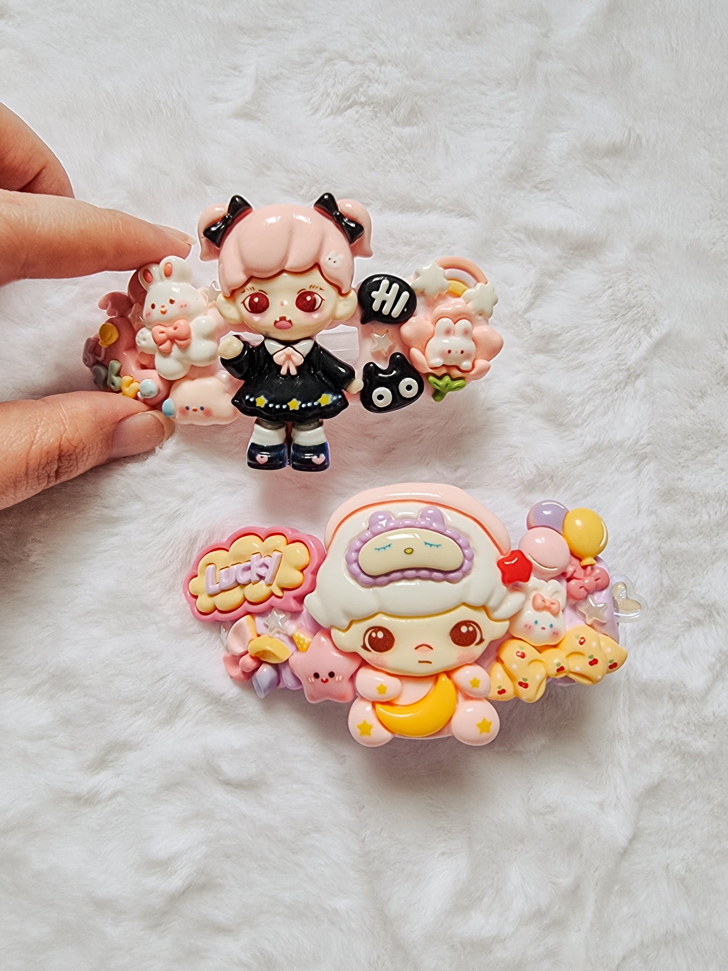 Deco cream with resin characters hair clip