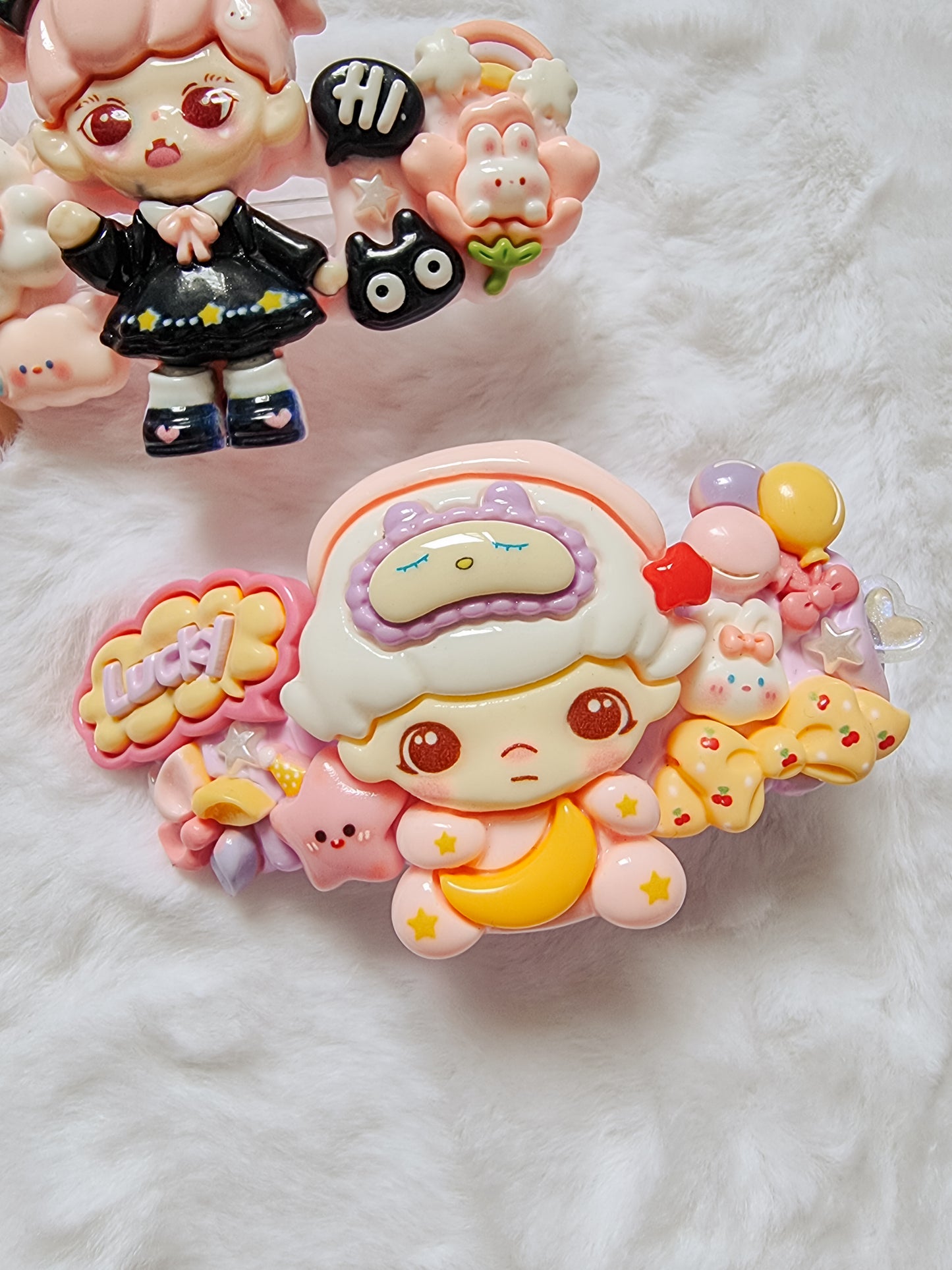 Deco cream with resin characters hair clip