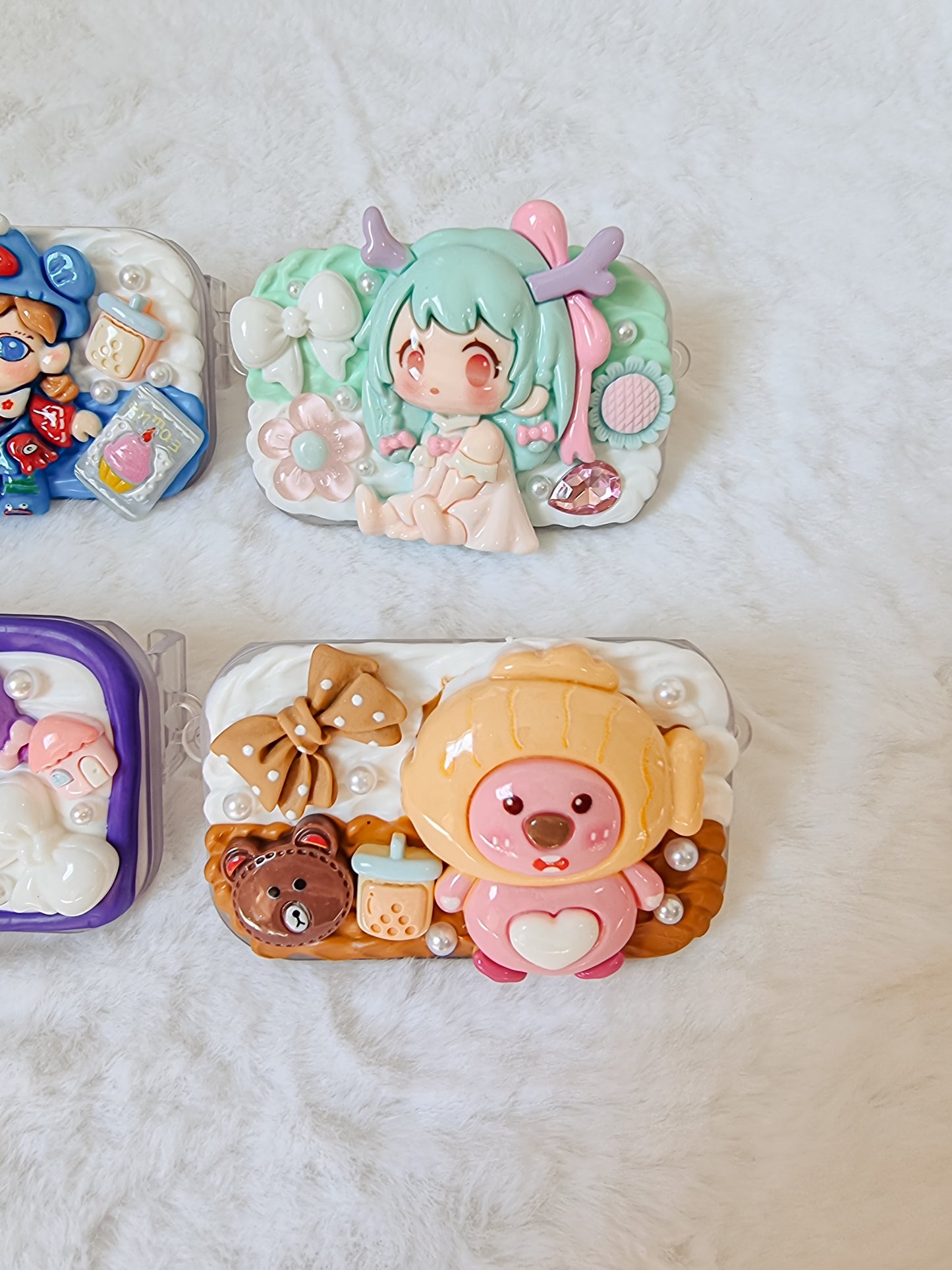 Deco cream with resin characters phone clip with mirror