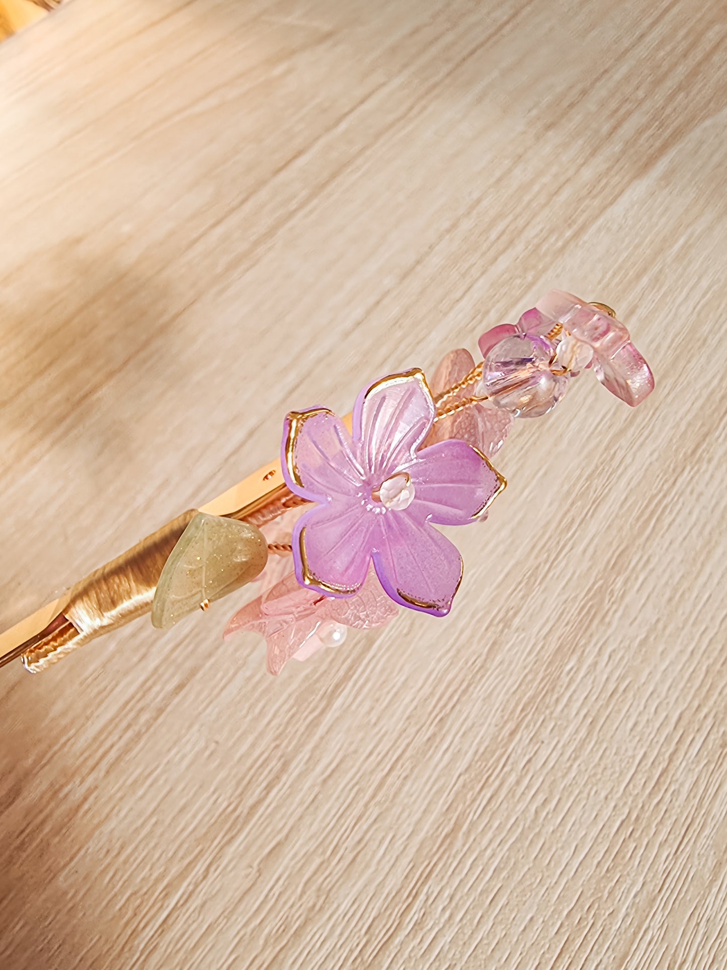 Sandal wood with two pink hydrangeas