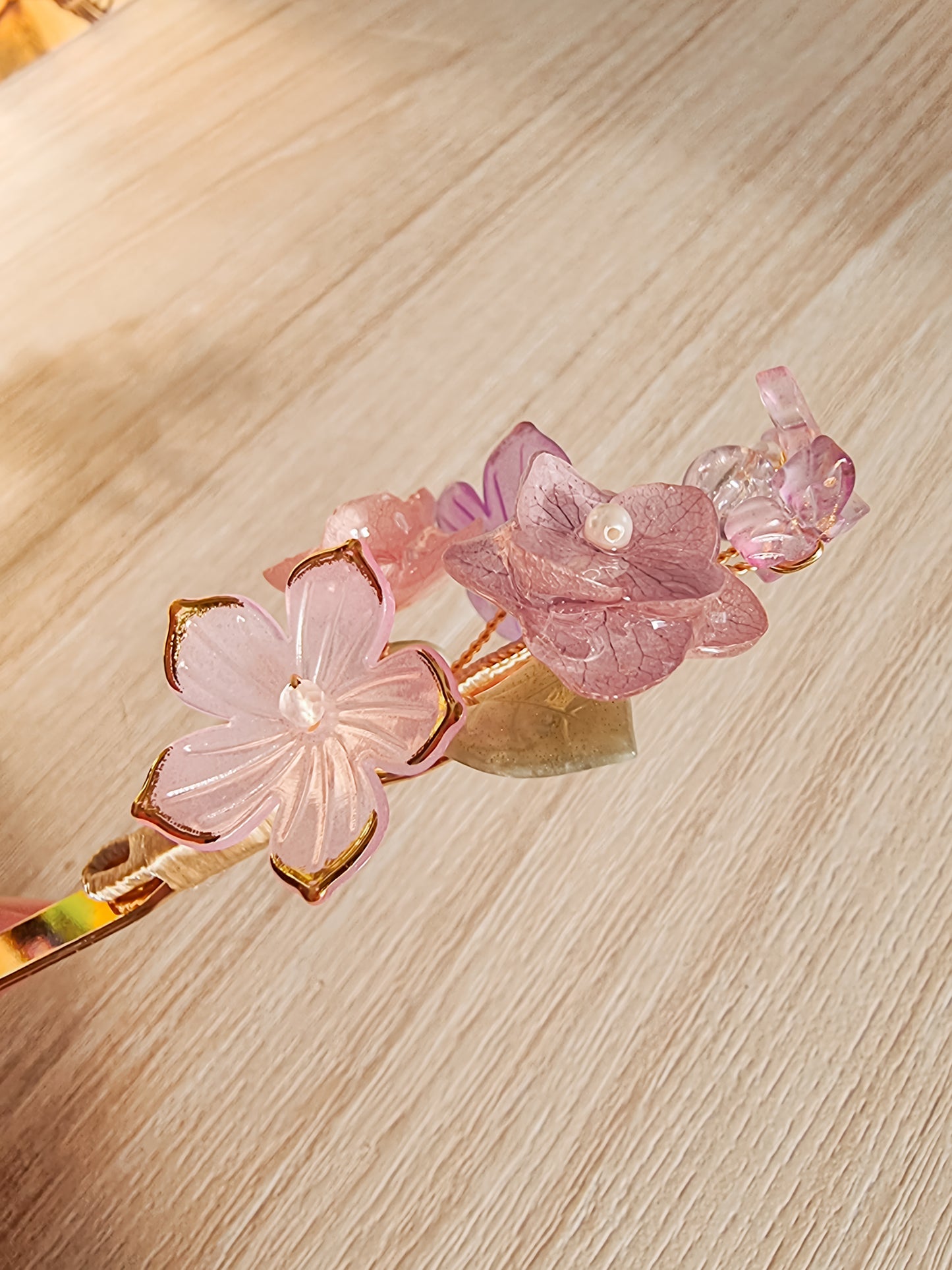 Sandal wood with two pink hydrangeas