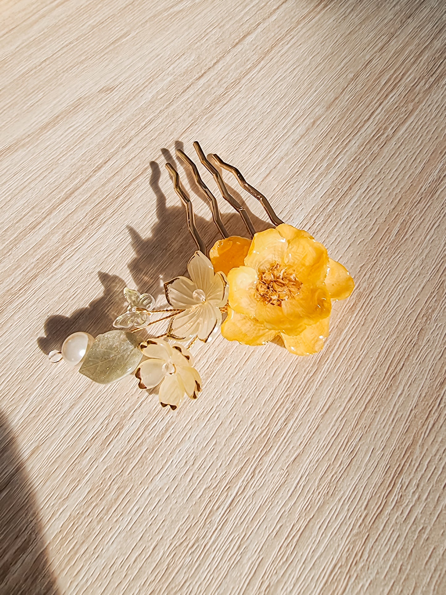 Yellow abutilon on gold hairpin