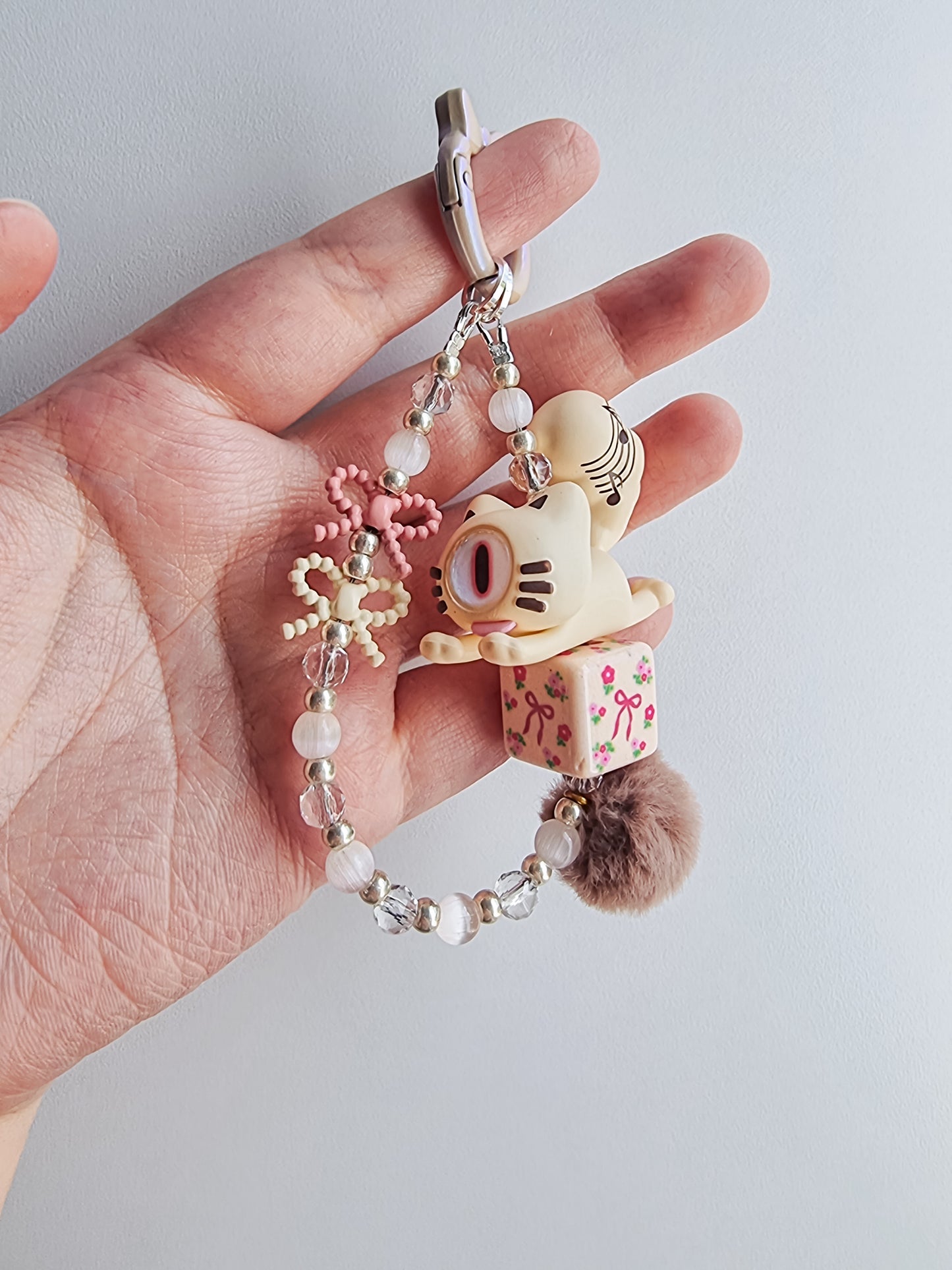 Downy cat mini strap / keychain