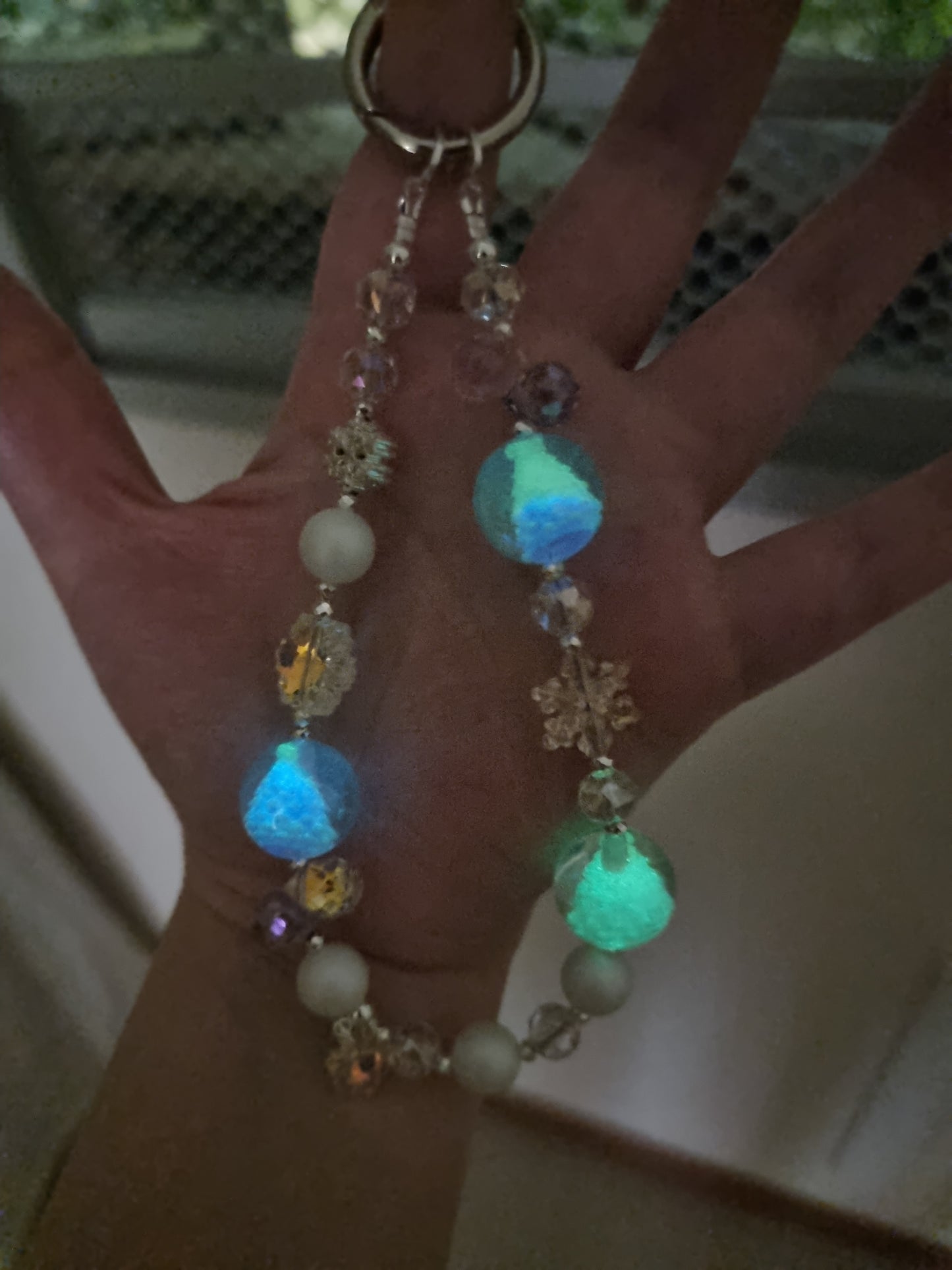 Xmas tree strap - UV color changing and glow in the dark