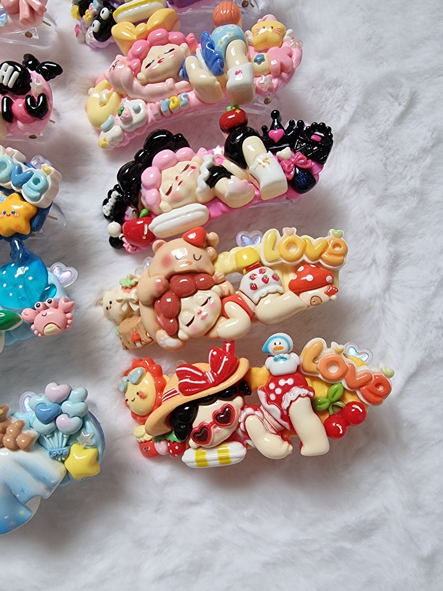 Deco cream with resin characters hair clip