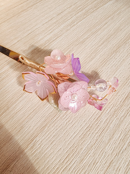 Sandal wood with two pink hydrangeas
