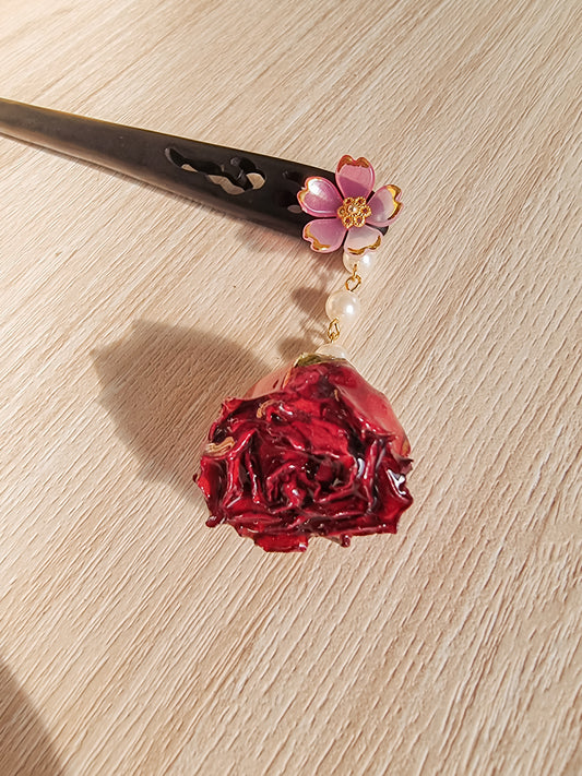 Sandal wood with red rosa
