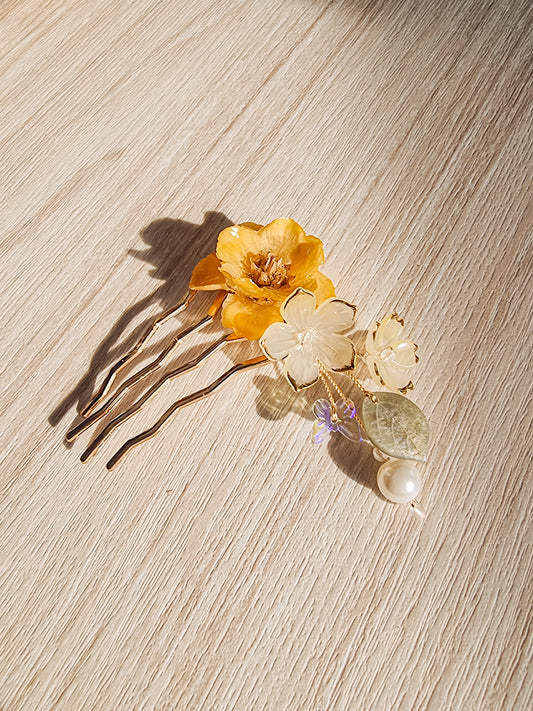 Yellow abutilon on gold hairpin