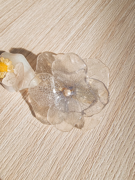 Transparent hydrangea hair clip