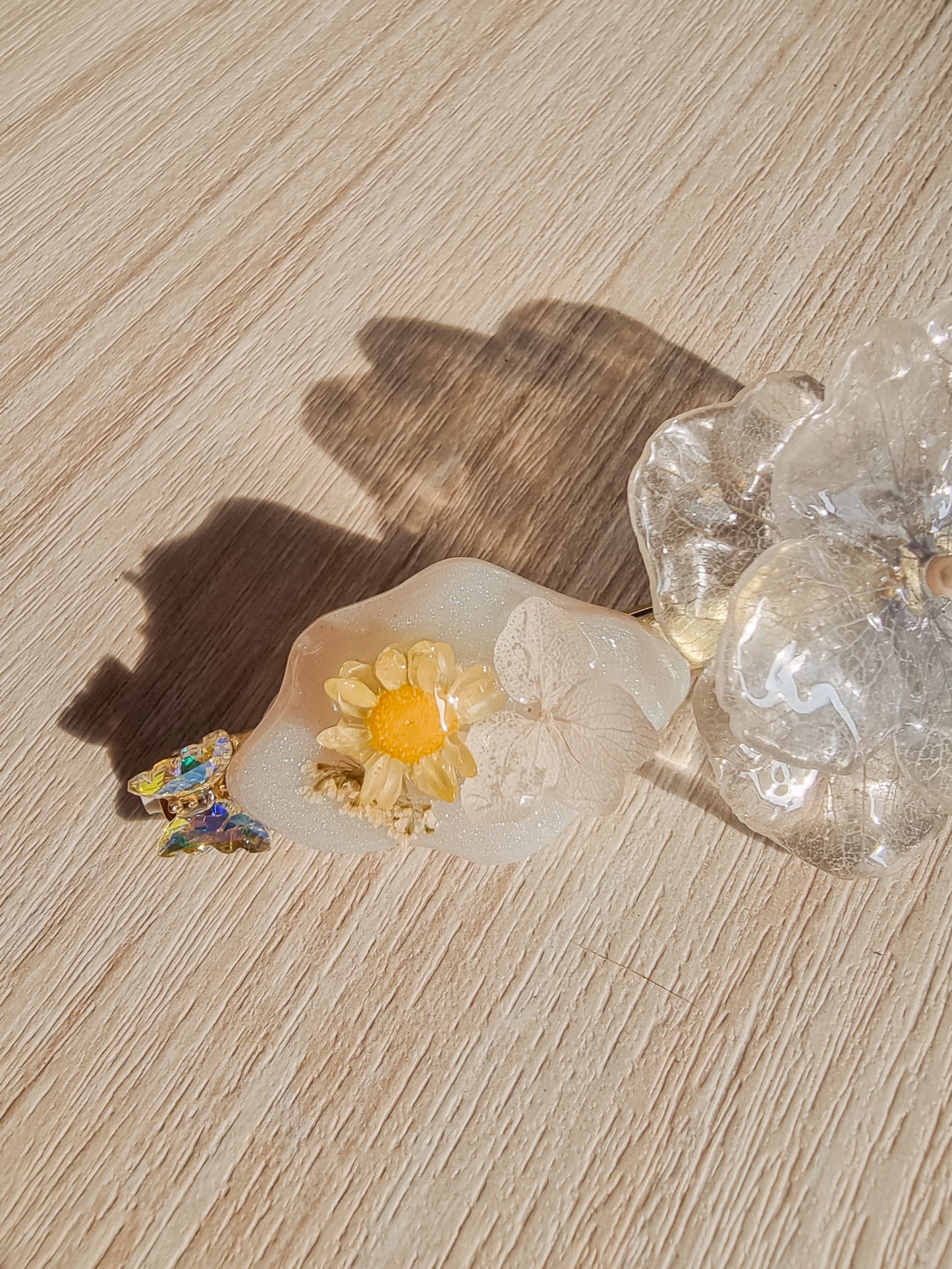 Transparent hydrangea hair clip