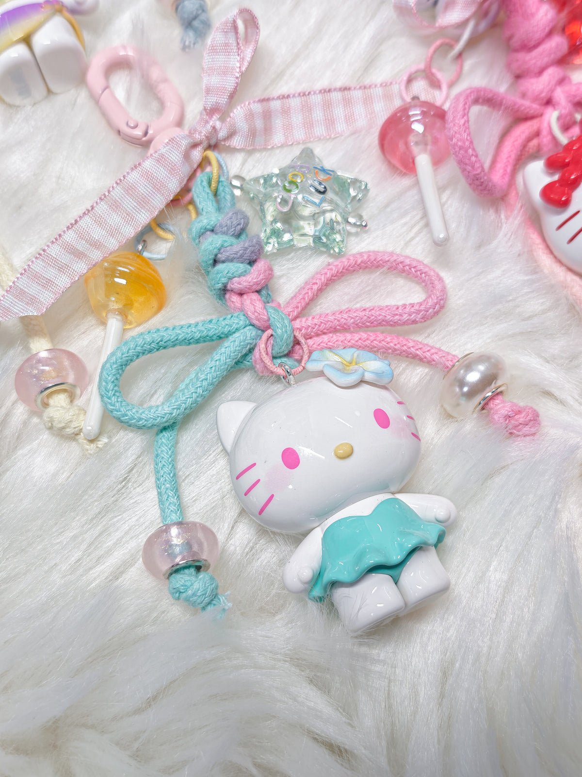 Top Toy Hello Kitty Swimsuit Party keychain